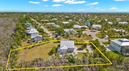 9393 Peaceful Dr, Sanibel FL  33957-4238 exterior