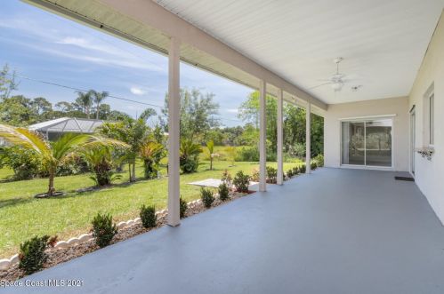 266 Delaware Ave, Sebastian, FL 32958-4518