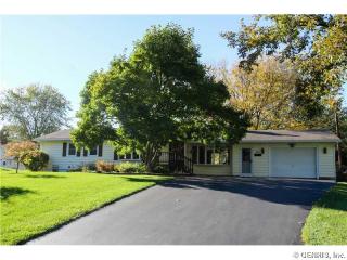 201 Valiant Dr, Rochester, NY 14623-5519