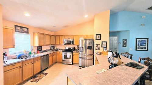 559 Kingfisher Dr, Kissimmee, FL 34759-4420