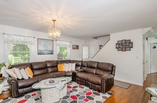 9 Cedar Dr, East Hampton NY  11937-1477 exterior