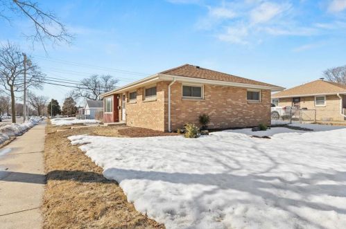 8000 Brentwood Ave, Milwaukee, WI 53223-5527