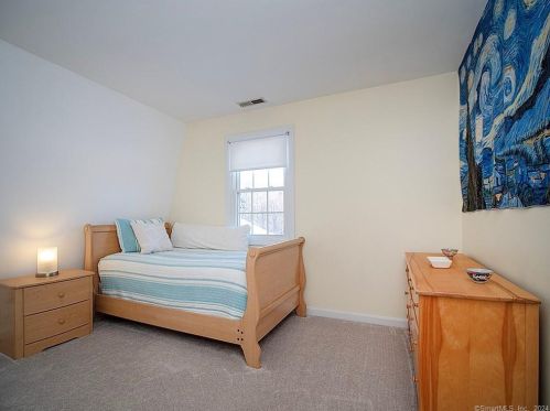 40 Sugar Hill Rd, North Haven CT  06473-4013 exterior