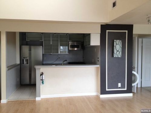 26 Cliff Dr, Englewood NJ  07631-5058 exterior