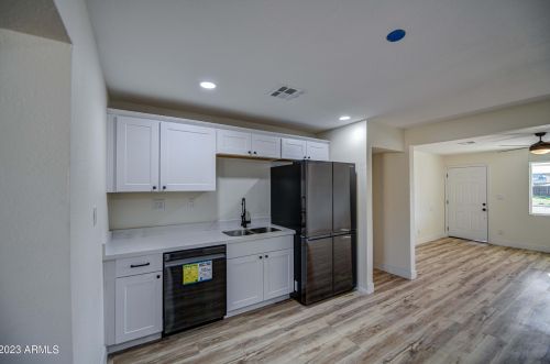 5813 37 Ave, Phoenix AZ 85053-4620 exterior