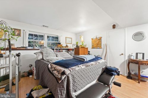 16309 Poplar Hill Rd, Haymarket VA  20169-2101 exterior