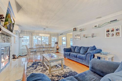 95 Midway St, Babylon NY  11702-4311 exterior