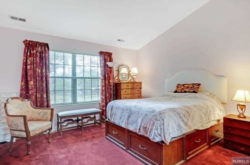 97 Suleski Ct, Mahwah NJ  07430-2961 exterior