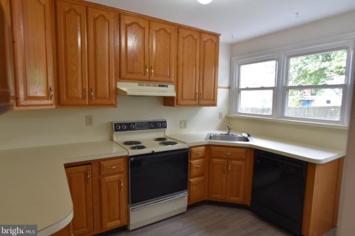 312 Marshall St, Wilmington, DE 19804-2716