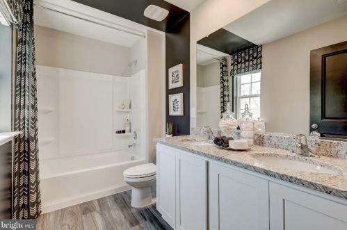 130 Winifred Dr, Hanover PA  17331 exterior