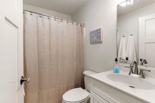 23 Holts Point Rd, Sandown NH  03873-2517 exterior