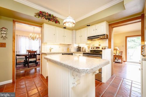 20 Valley Dr, Southampton PA  18966-1347 exterior