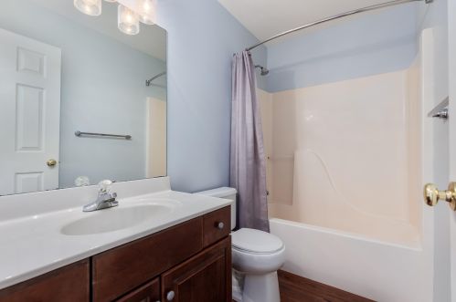 8526 Woodcreek Dr, Florence KY  41042-8237 exterior