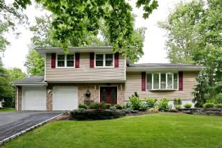 738 Shelby Ln, Westwood, NJ 07675-6418