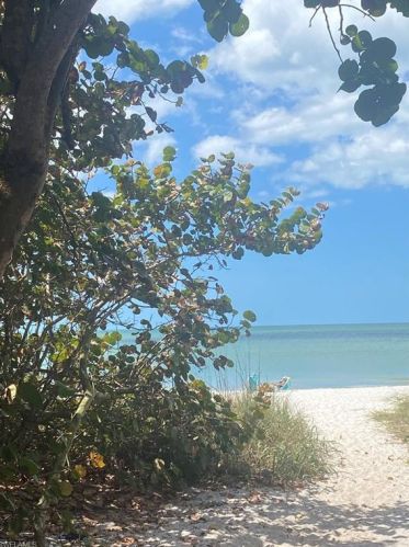 72 7th St, Naples FL 34102-6126 exterior