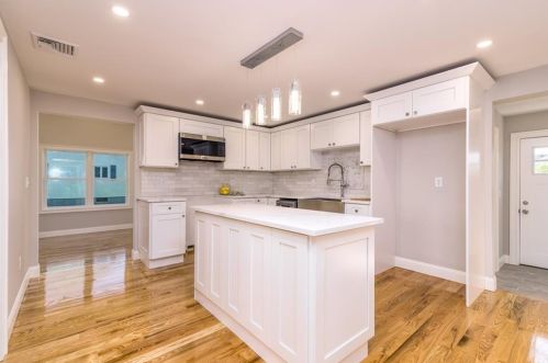 50 Elizabeth Rd, South Kingstown RI  02882-5220 exterior