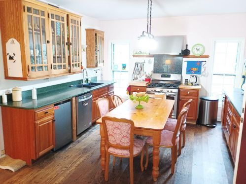 1815 Brown Deer Rd, Milwaukee, WI 53217-2016