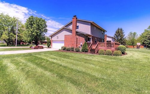 9302 Erin Dr, Cincinnati, OH 45251-2415