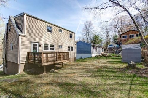 24 Serpentine Rd, Skyline Lakes NJ  07456-2521 exterior