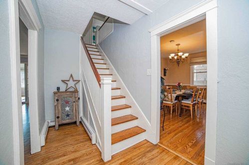 347 Windsor Ave, Brightwaters, NY 11718-1416