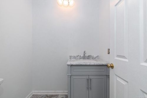 6 Rambling Brook Ln, Poughkeepsie NY  12601-5964 exterior