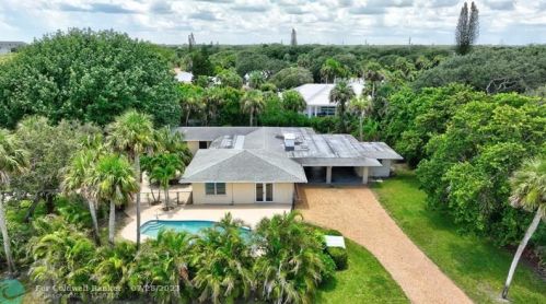 3735 Eagle Dr, Vero Beach, FL 32963-1652