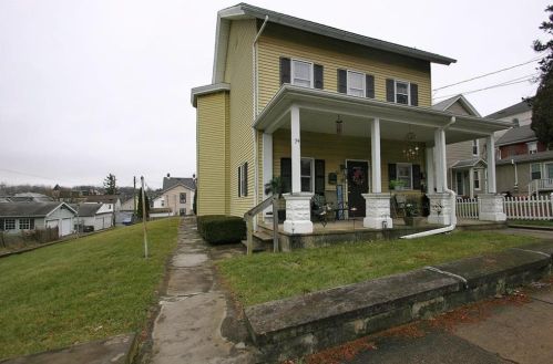 24 2nd St, Catasauqua, PA 18032-1904
