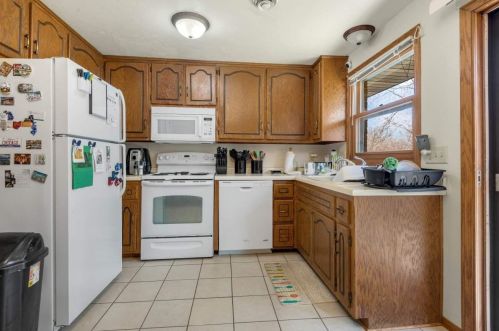 1157 Crestwood Dr, Green Bay WI 54313-5411 exterior