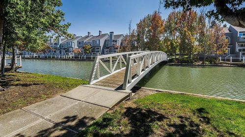 711 Portwalk Pl, Redwood City CA  94065-1811 exterior