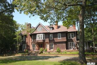 175 Gillette Ave, Bay Port, NY 11705-1880