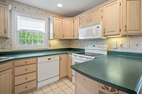 1212 Parkside Dr, Bridgeville PA  15017-1267 exterior
