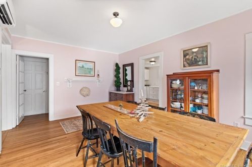 3 Riverside Pl, Gales Ferry CT  06335-1442 exterior