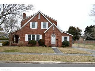 704 Cedar St, Elizabeth City NC  27909-4208 exterior