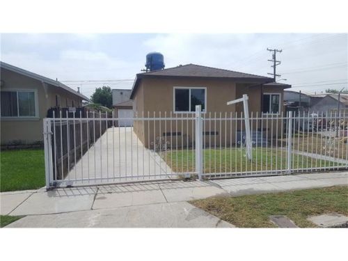 2620 110th St, Lynwood, CA 90262-1710