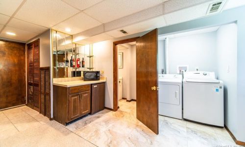 253 Oak Ridge Dr, Middletown CT  06457-1919 exterior
