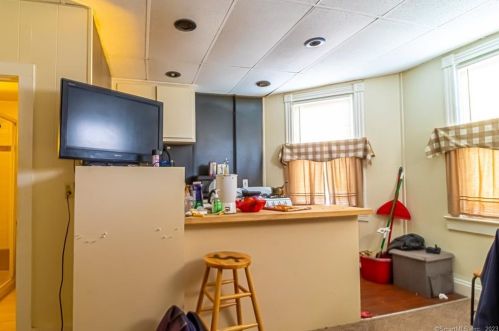 28 Oak St, Norwich CT  06360-5108 exterior