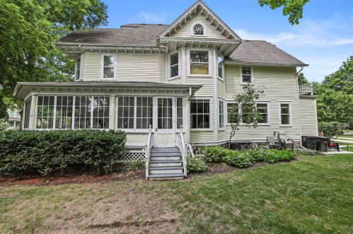 472 Wisconsin Ave, Oconomowoc, WI 53066-3040
