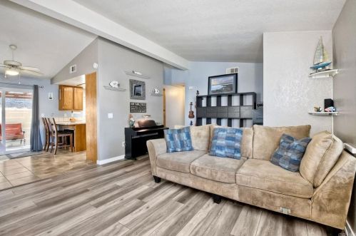 2169 Fiori Dr, Vista CA  92084-7737 exterior