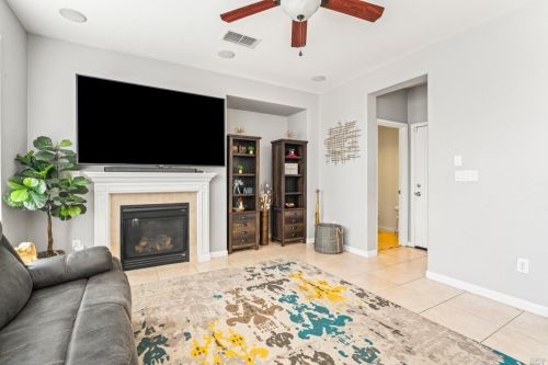 1060 Amber Ridge Ln, Vacaville CA  95687-5828 exterior