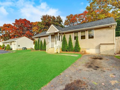 555 Connetquot Ave, Islip Terrace NY  11752-2503 exterior