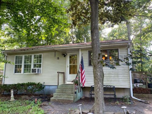 58 Bartlett Rd, Middle Island, NY 11953-1810