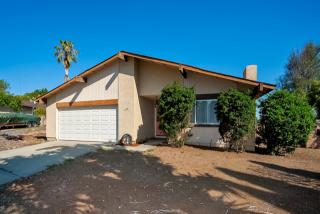 692 Coronado Cir, Vista, CA 92084-3716
