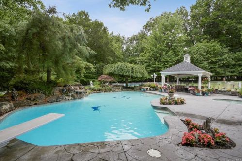 21 Benson Point Ct, Stony Point, NY 10980-3024