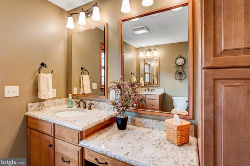 75 Maple Ave, Bareville PA  17540-9602 exterior