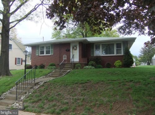 209 5th St, Souderton, PA 18964-1208