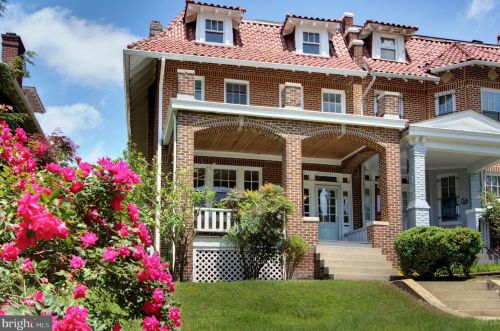 1725 Irving St, Washington, DC 20018-3827