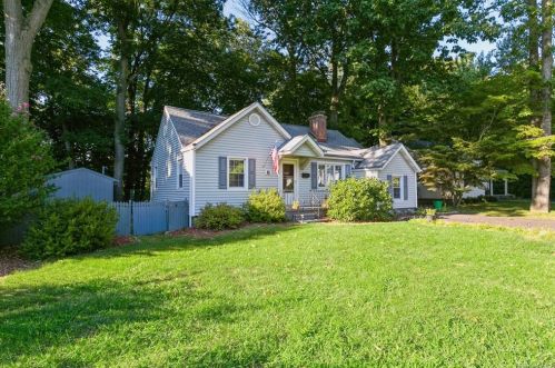 18 Interstate St, Airmont, NY 10901-6816