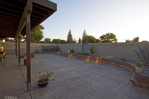 6001 Stone Bridge Ln, Bakersfield CA  93313-3386 exterior