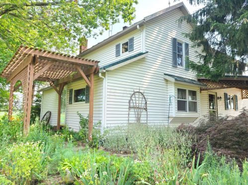 629 Crestline Bloominggrove Rd, Sugar Grove Lake, OH 44833-9551
