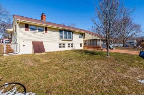 6 Lake View Hts, Niantic, CT 06357-2435